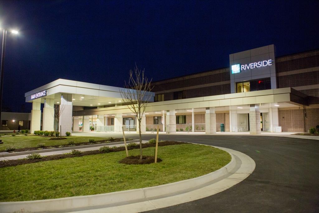 New-Riverside-Walter-Reed-Hospital-Entrance-at-Night.jpg